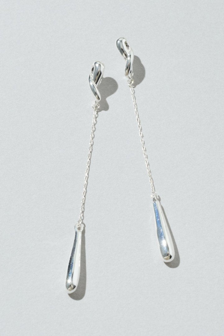 ツイスト × チェーン ロング ピアス – GOLDY Onlinestore