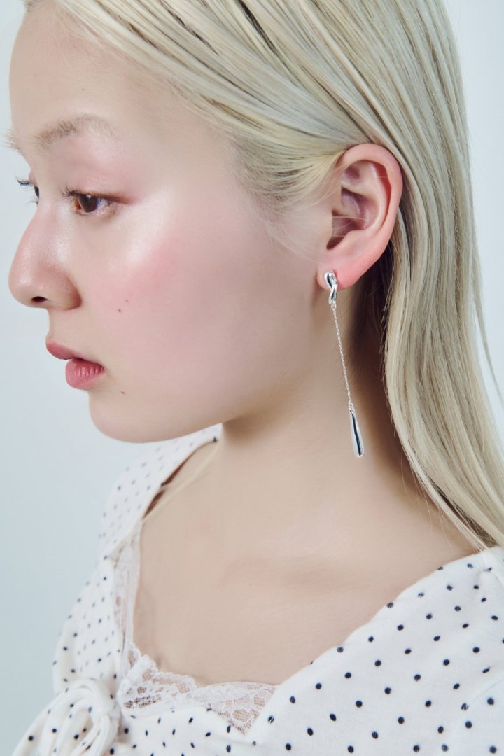 ツイスト × チェーン ロング ピアス