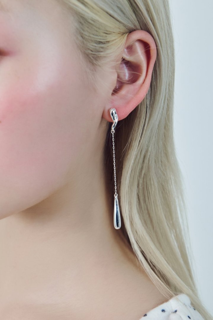 ツイスト × チェーン ロング ピアス