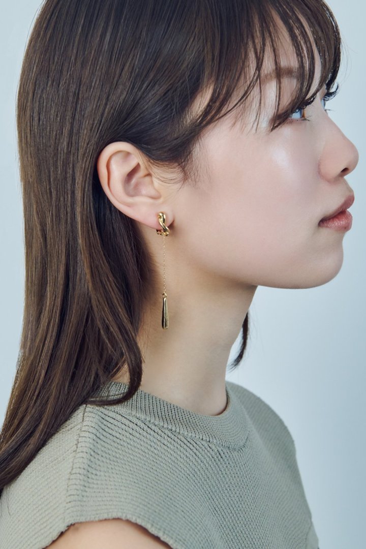 ツイスト × チェーン ロング ピアス – GOLDY Onlinestore
