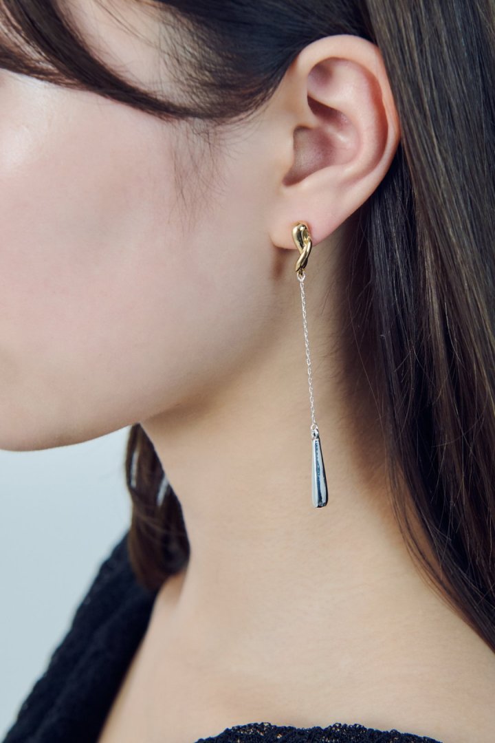 ツイスト × チェーン ロング ピアス