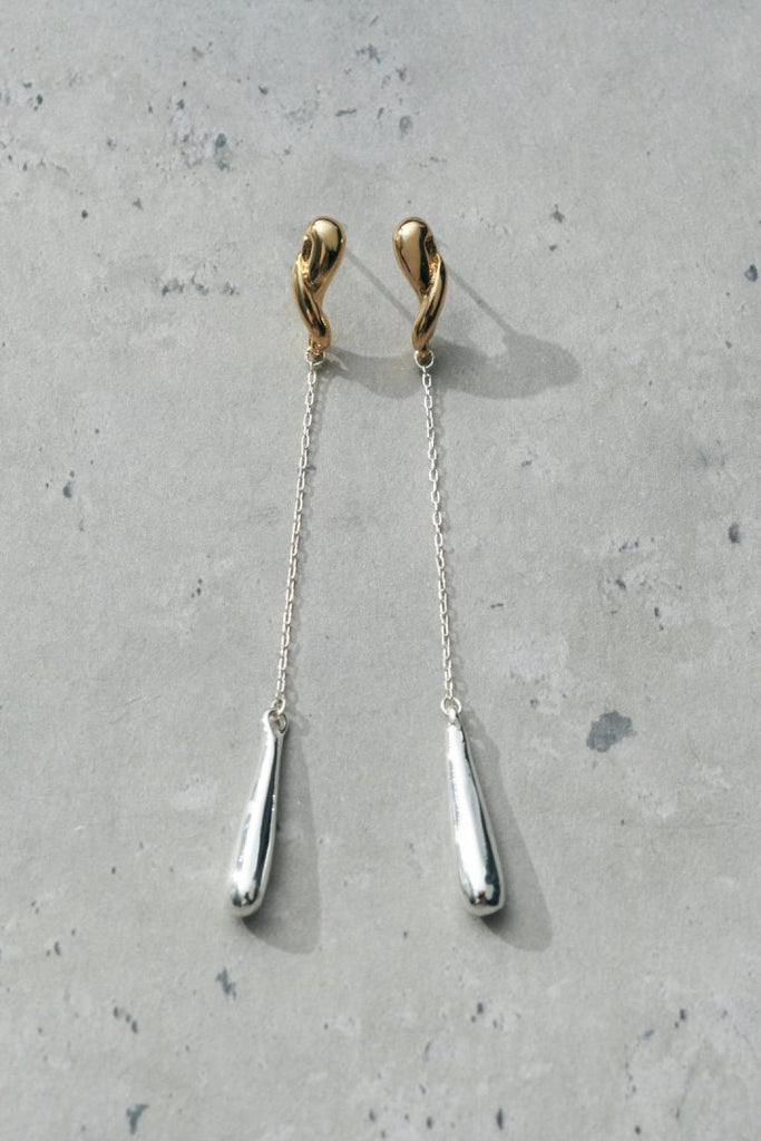 ツイスト × チェーン ロング ピアス – GOLDY Onlinestore