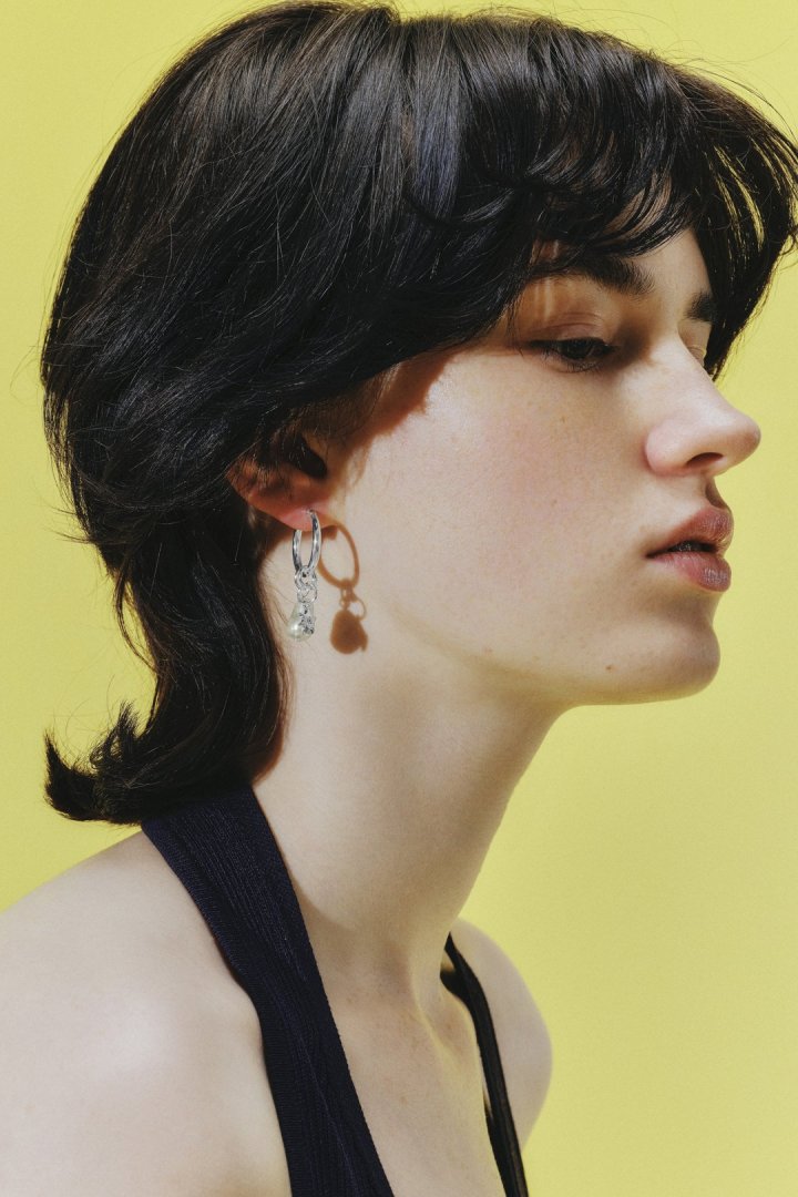 アッセンブル グロウ チャーム ピアス