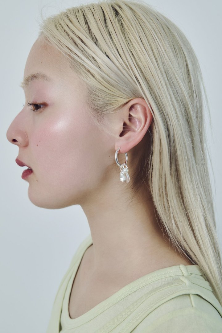 アッセンブル グロウ チャーム ピアス