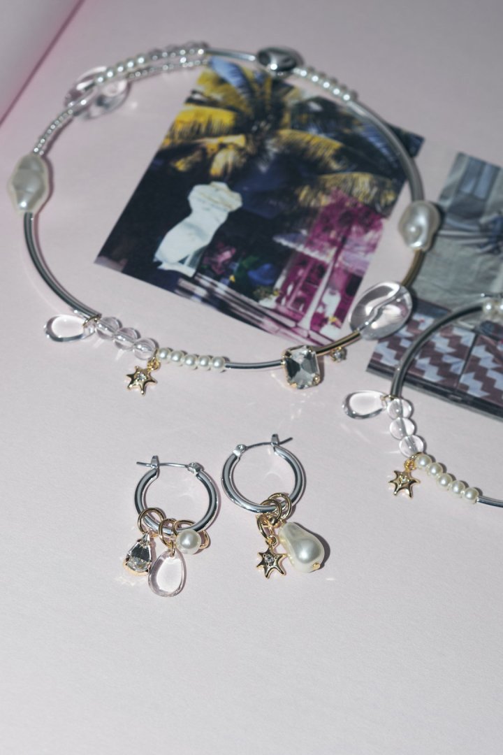 アッセンブル グロウ チャーム ピアス