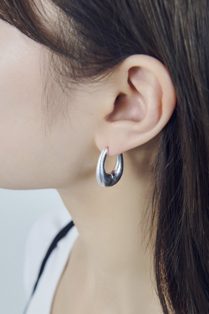 ニュアンス シェイプ フープ ワンタッチ ピアス