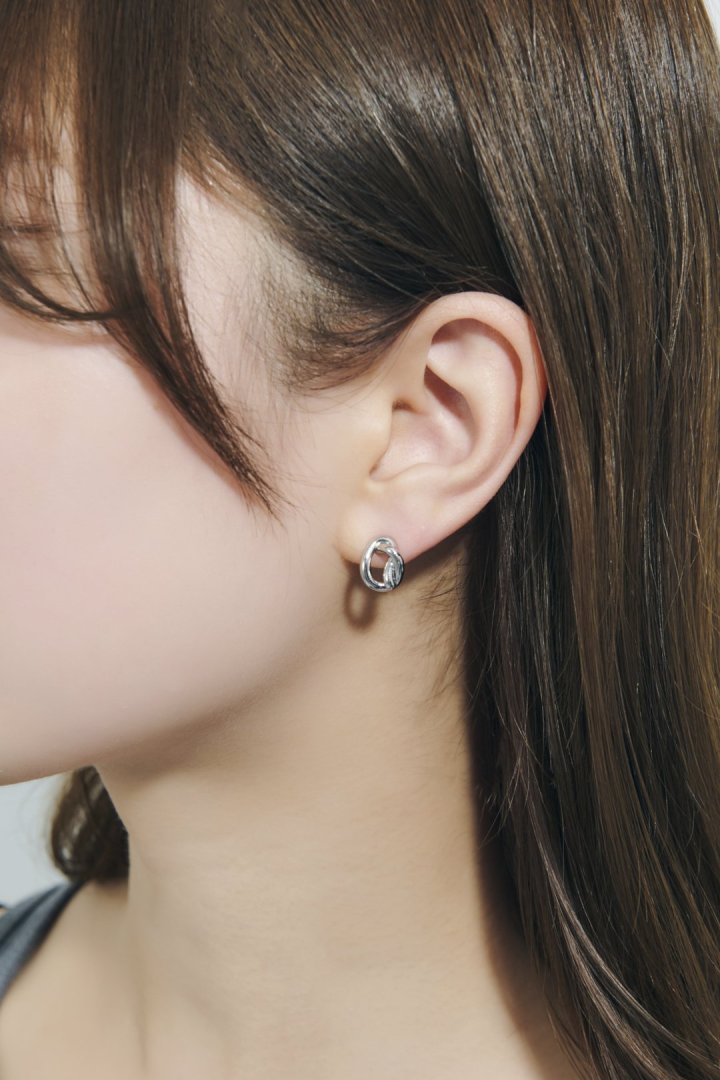 メタル ノット ミニ ピアス