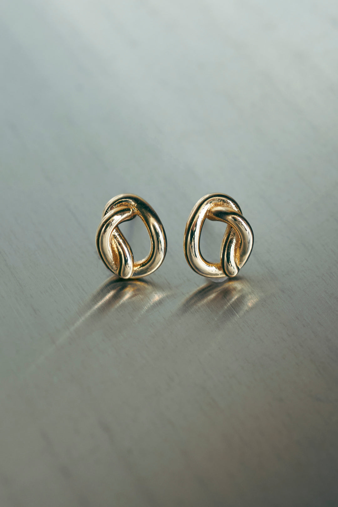 メタル ノット ミニ ピアス