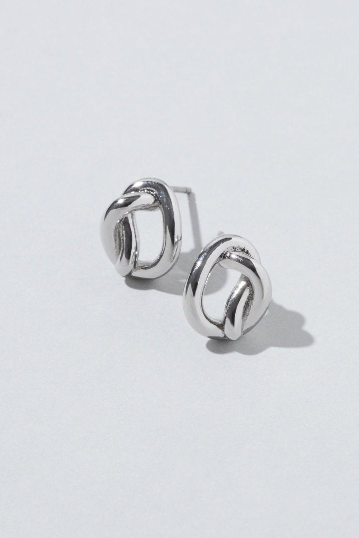 メタル ノット ミニ ピアス