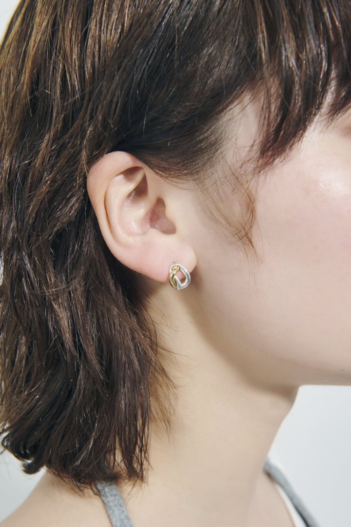メタル ノット ミニ ピアス