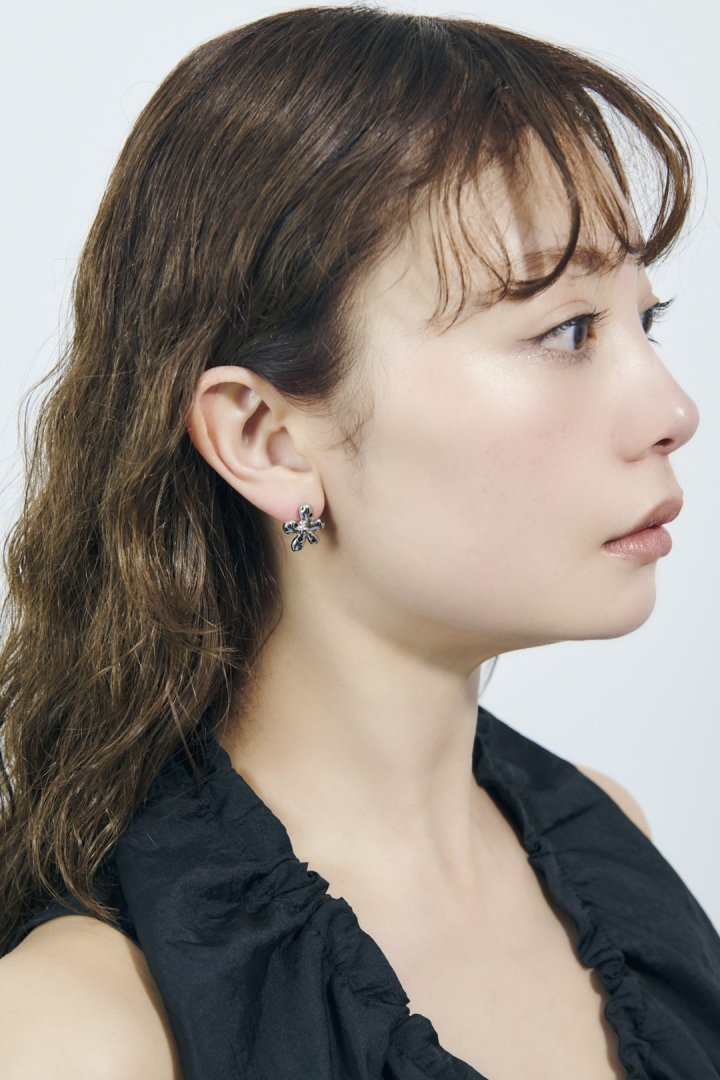 ドット フラワー メタル ピアス