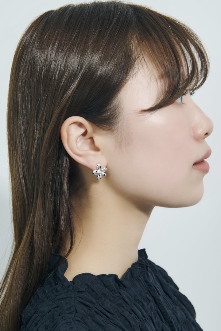 ドット フラワー メタル ピアス