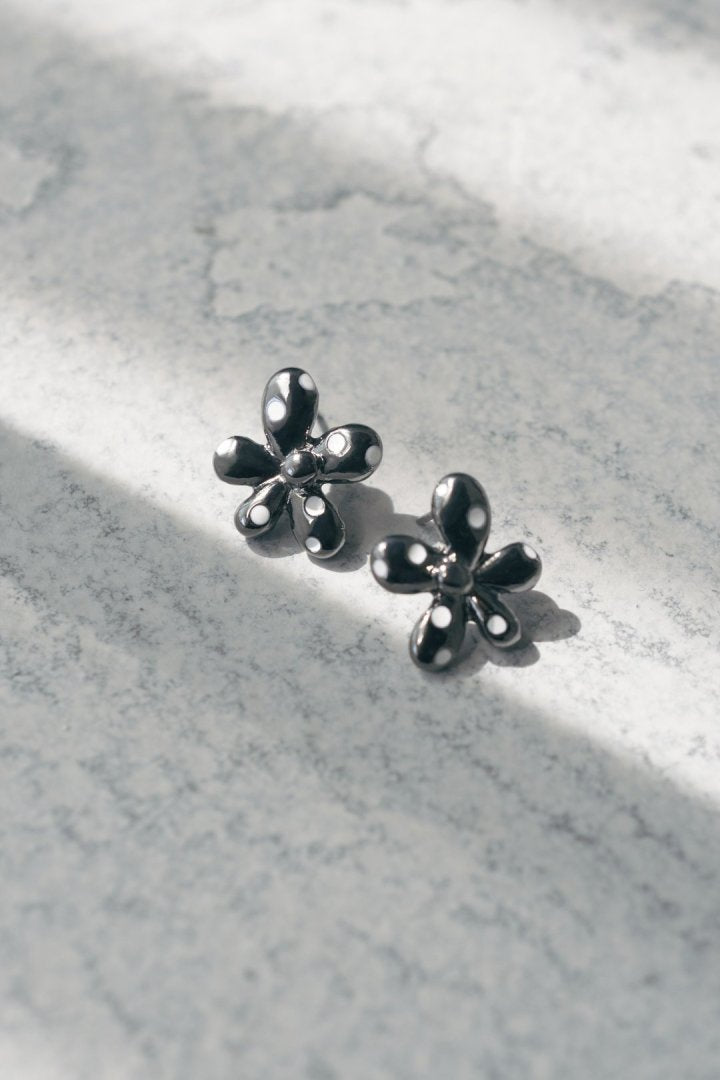 ドット フラワー メタル ピアス