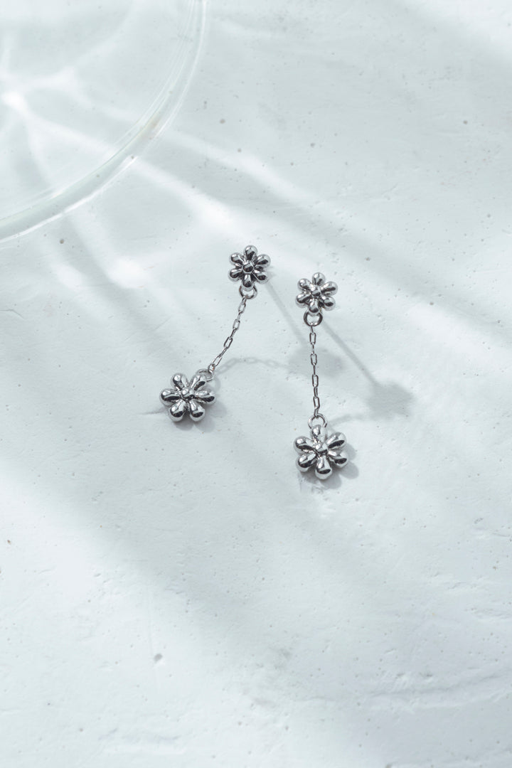 ハング プチ フラワー ピアス