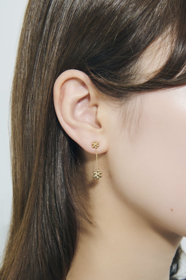 ハング プチ フラワー ピアス