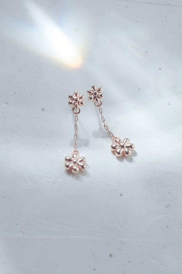 ハング プチ フラワー ピアス