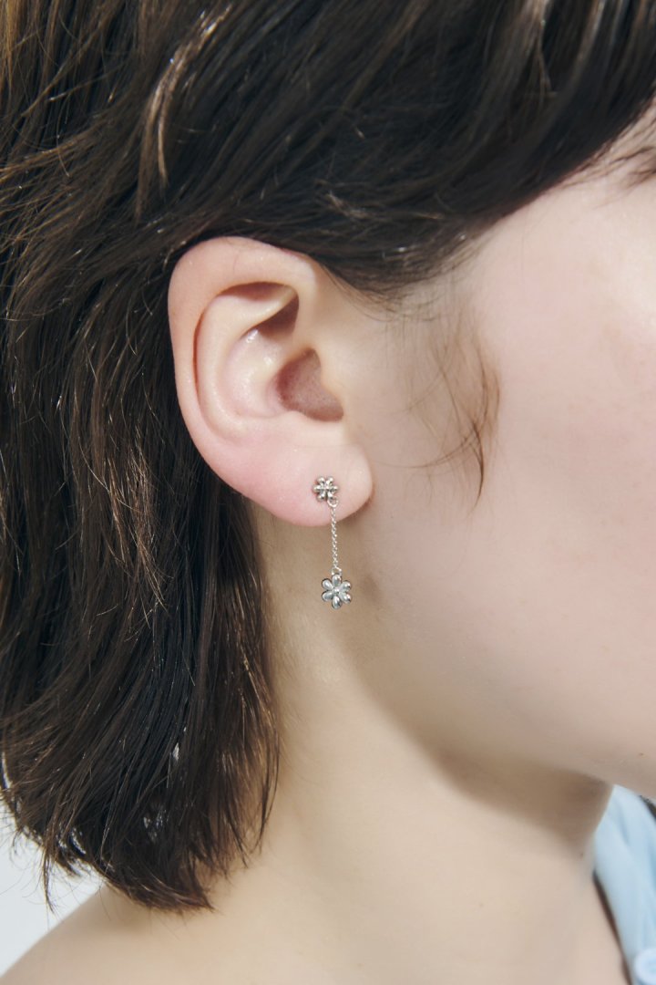 ハング プチ フラワー ピアス
