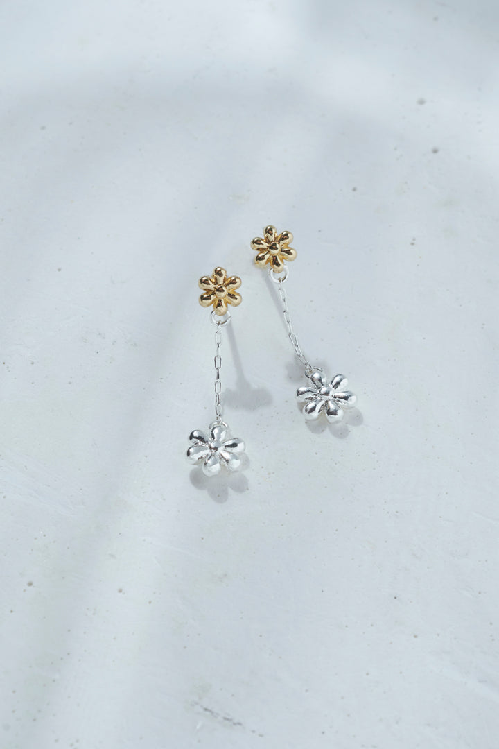 ハング プチ フラワー ピアス