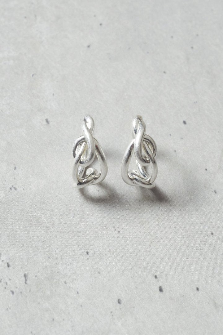 ワインディング ライン フープ ワンタッチ ピアス