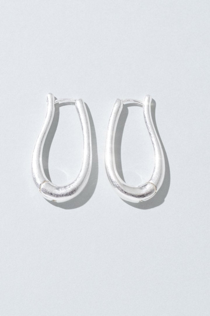 ニュアンス オーバル フープ ワンタッチ ピアス
