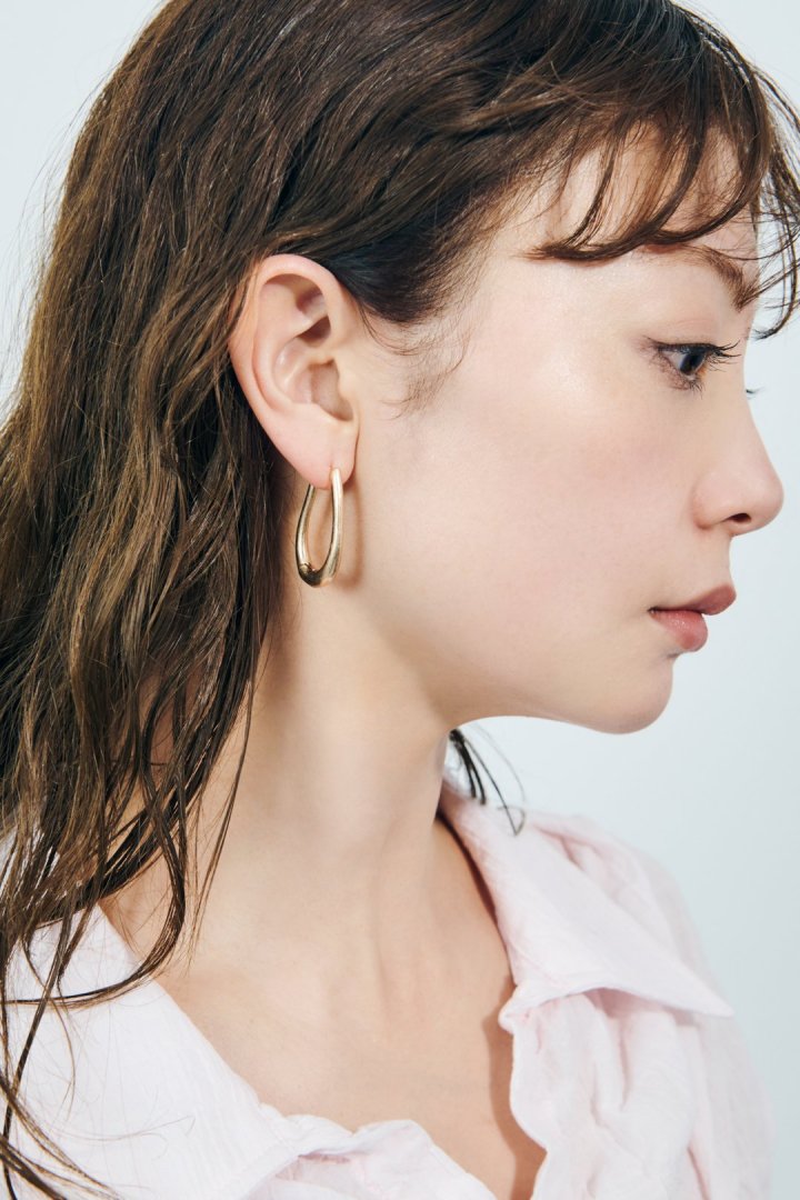 ニュアンス オーバル フープ ワンタッチ ピアス