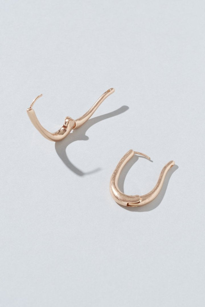 ニュアンス オーバル フープ ワンタッチ ピアス