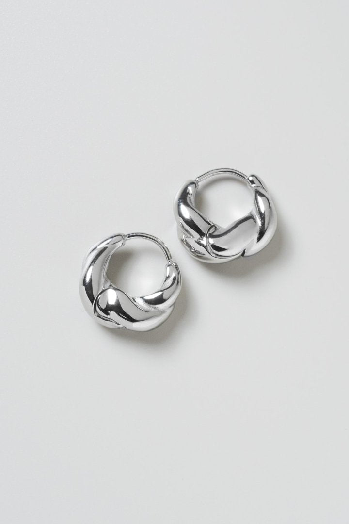 プランプ ツイスト フープ ワンタッチ ステンレス ピアス