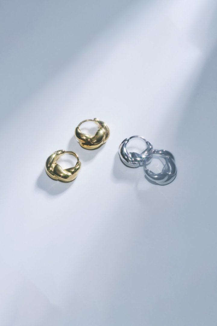 プランプ ツイスト フープ ワンタッチ ステンレス ピアス