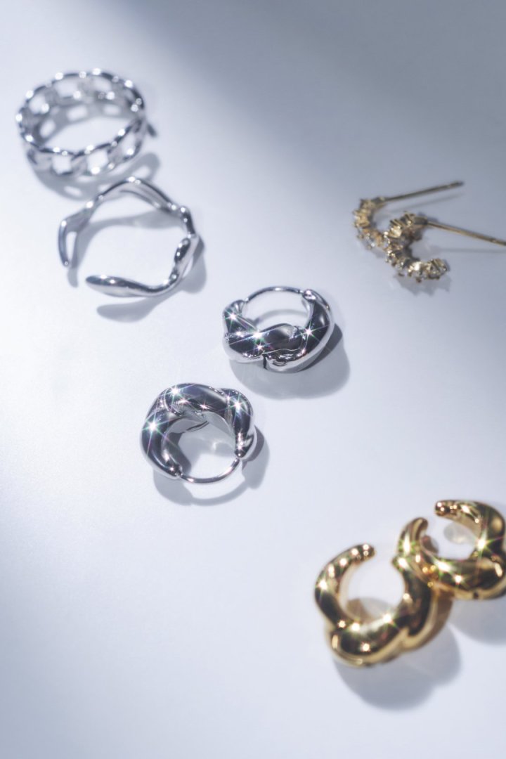 プランプ ツイスト フープ ワンタッチ ステンレス ピアス