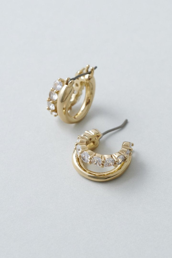 キュービックジルコニア × メタル ライン フープ ピアス