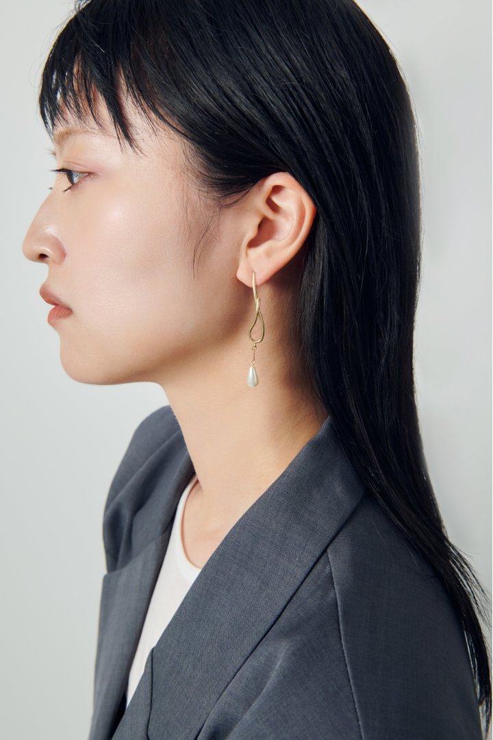ドロップ パール × メタル アシンメトリー ピアス