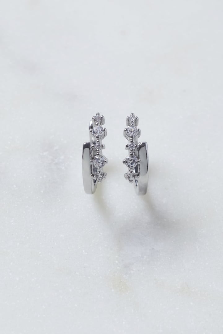 キュービックジルコニア × メタル フープ ワンタッチ ピアス