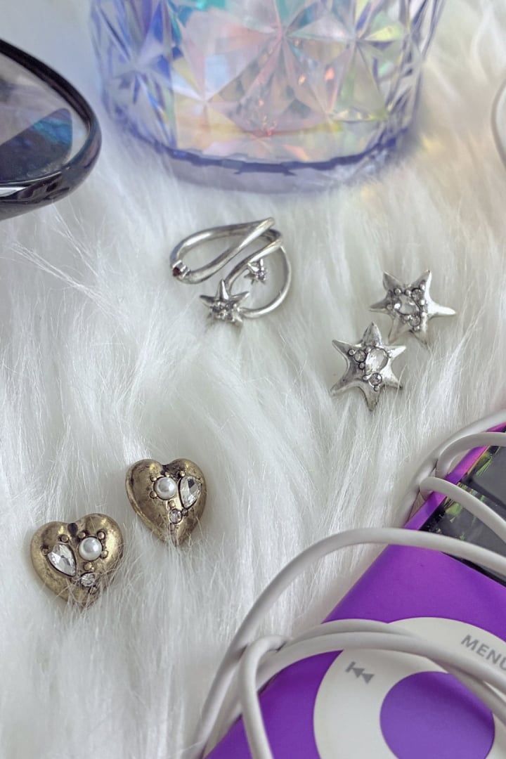 ラウンド ハート チャーム ピアス