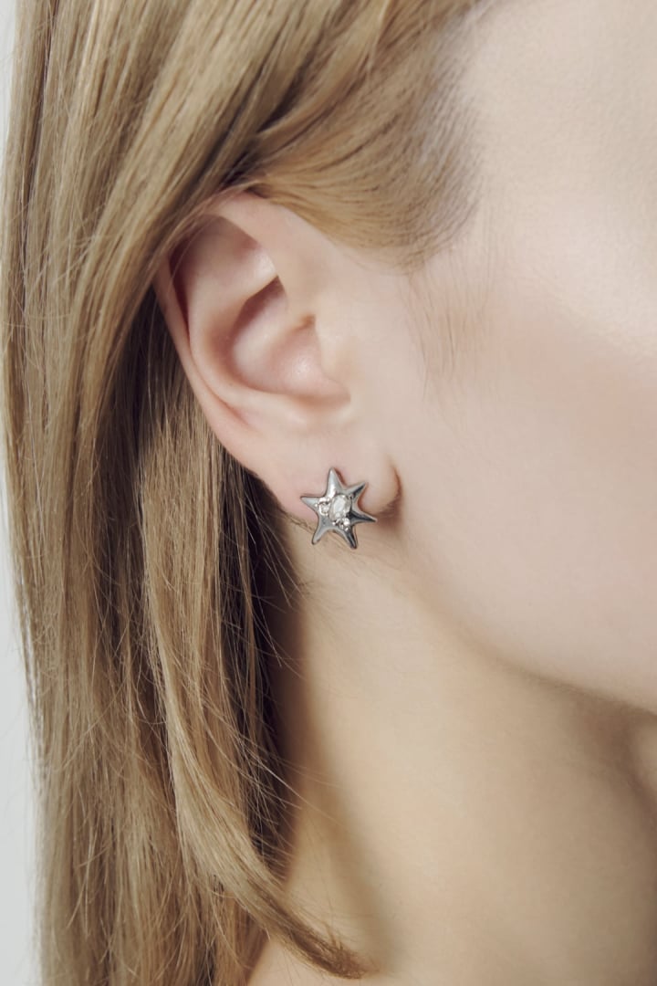 ポインテッド チャーム ピアス