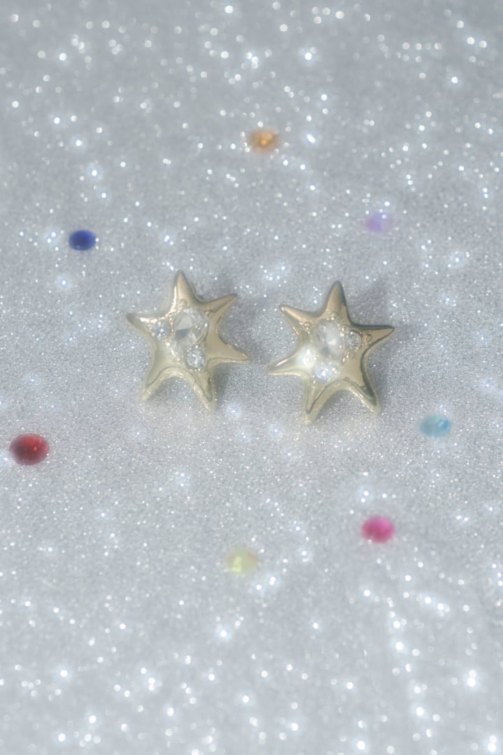 ポインテッド チャーム ピアス
