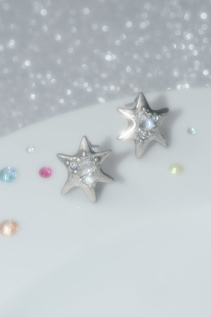 ポインテッド チャーム ピアス