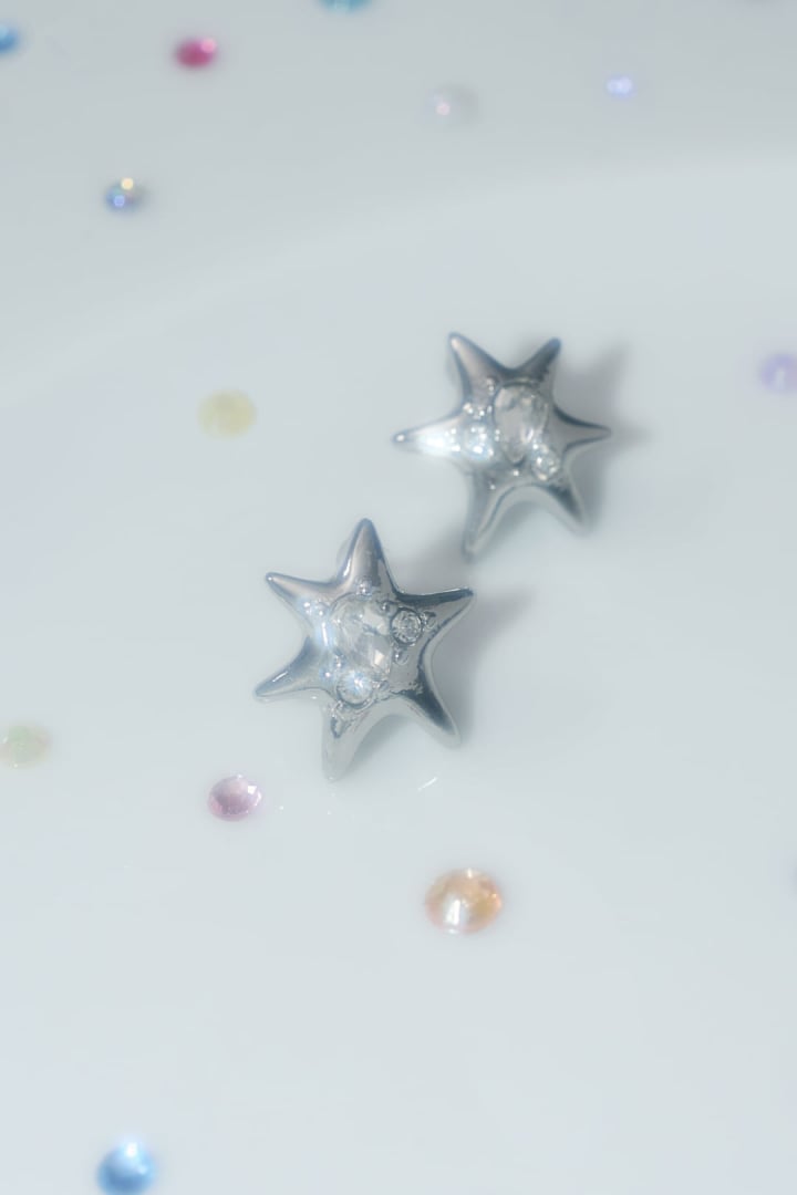 ポインテッド チャーム ピアス