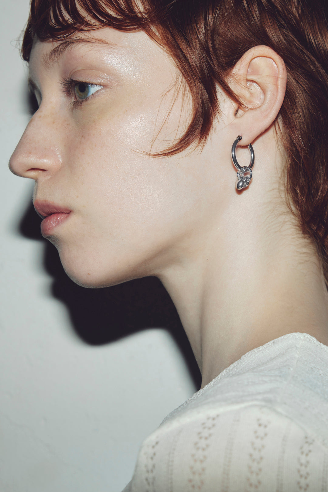 アッセンブル チャーム アシンメトリー フープ ピアス – GOLDY Onlinestore