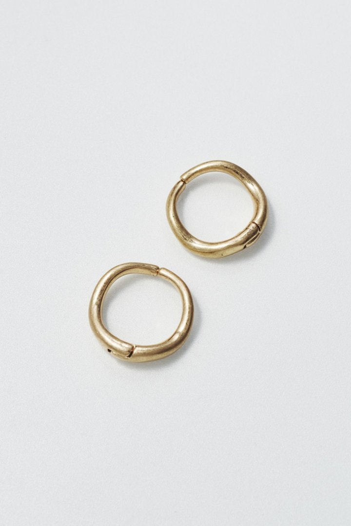 カーヴィー フープ ワンタッチ イヤリング – GOLDY Onlinestore