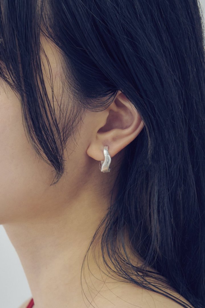 ミニマム ウェーブ ワンタッチ イヤリング – GOLDY Onlinestore