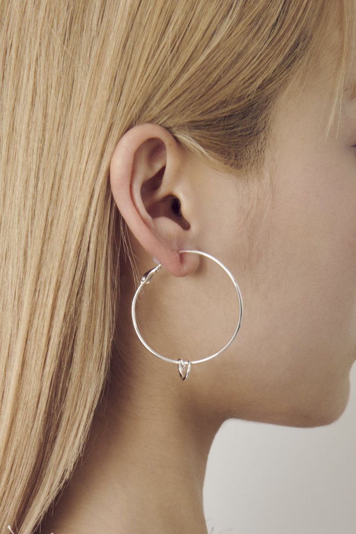 マイクロ チャーム スパイラル イヤリング