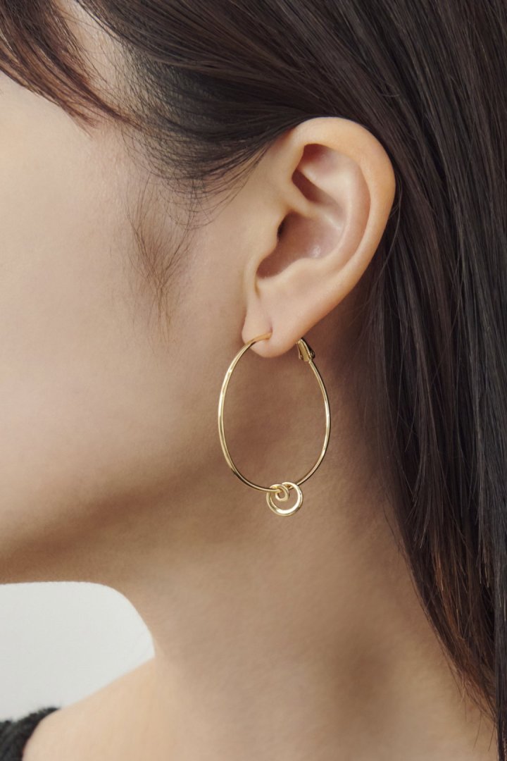 マイクロ チャーム スパイラル イヤリング