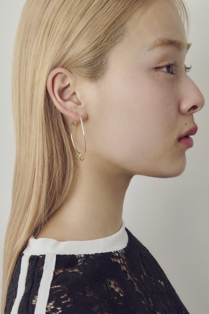 マイクロ チャーム スパイラル イヤリング