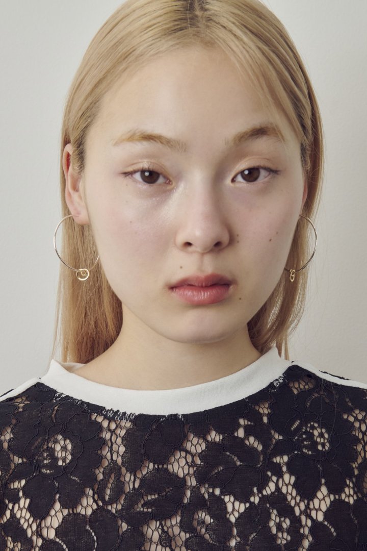 マイクロ チャーム スパイラル イヤリング