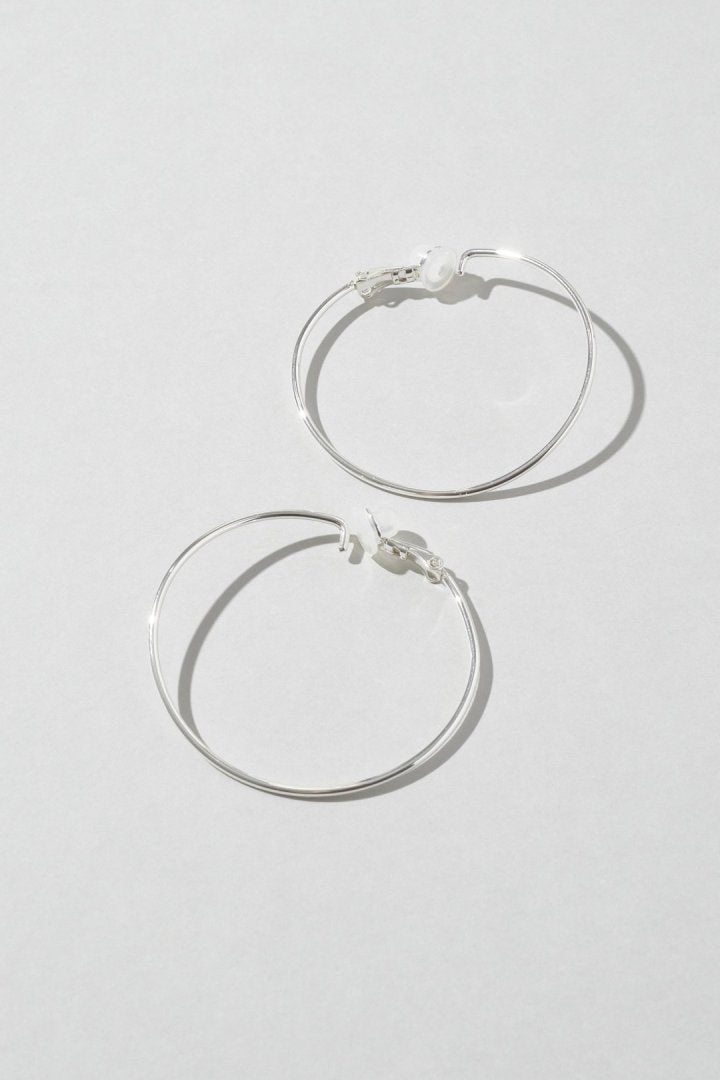 マイクロ チャーム スパイラル イヤリング