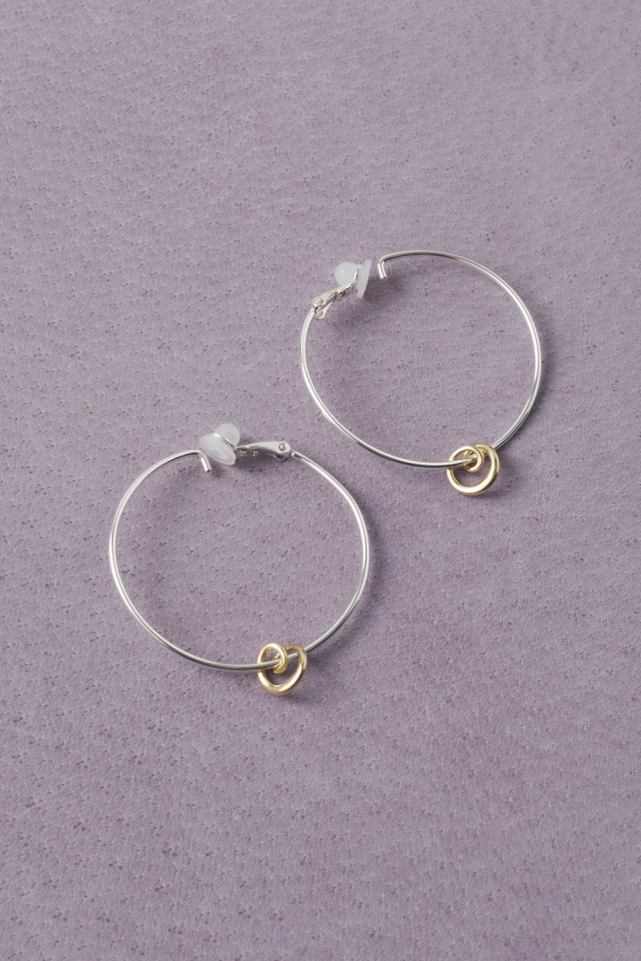 マイクロ チャーム スパイラル イヤリング