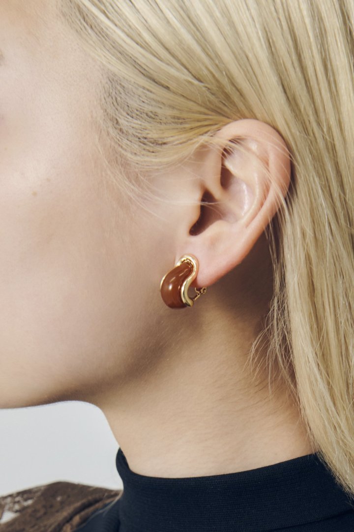 メタル フレーム プランプ カラー イヤリング