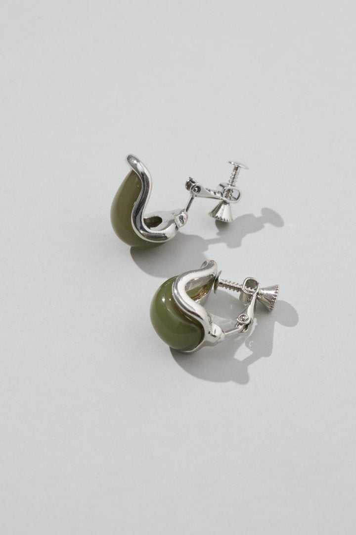 メタル フレーム プランプ カラー イヤリング