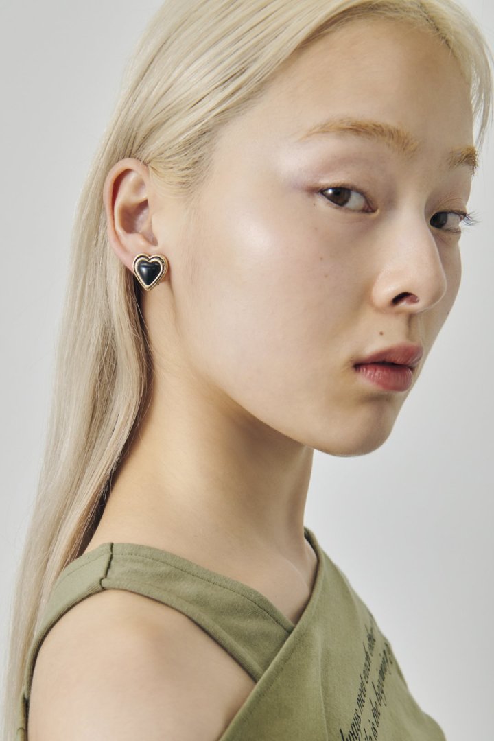 ブラック ハート イヤリング