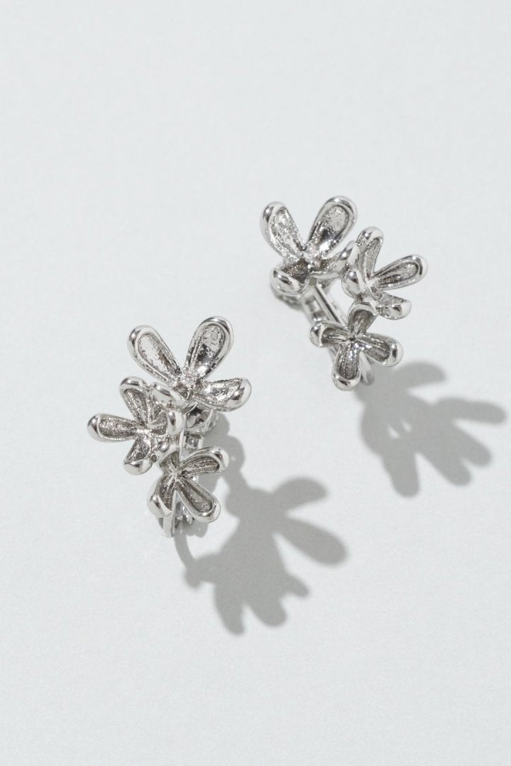 ブルーミング ミニ フラワー イヤリング